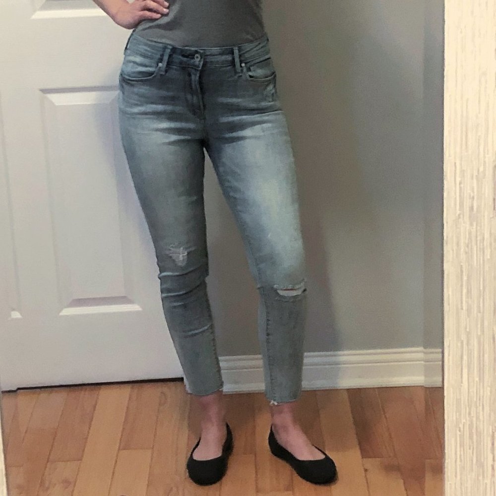Signature by LEVI STRAUSS | flattering high-rise ankle skinny jeans raw hem